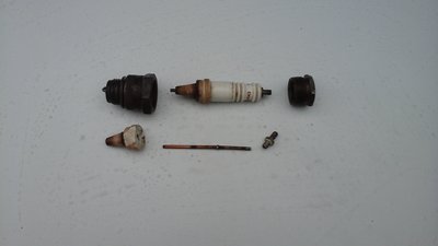 8 COM Spark Plug.jpg