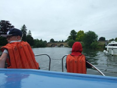 one of the first views of the bridge at wallingford