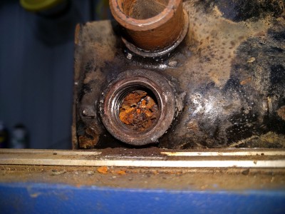 Rust in cylinder jacket_starboard.jpg