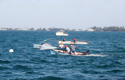 E-1B class entries battling across the start line